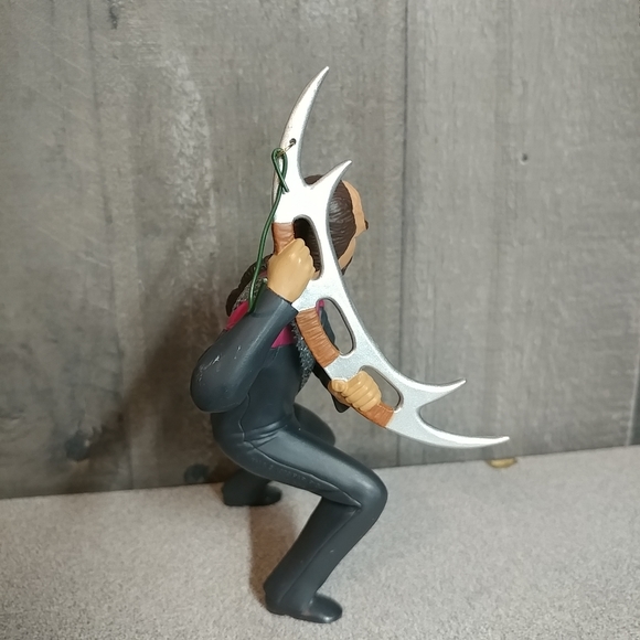 Star Trek Deep Space Nine Lieutenant Worf Hallmark Keepsake Ornament 1999 - Picture 6 of 13